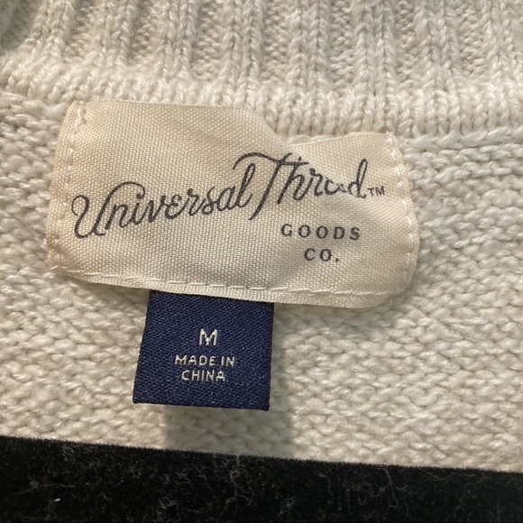 SOLD - Universal Thread Size M White Sweater - Picture 4 of 5